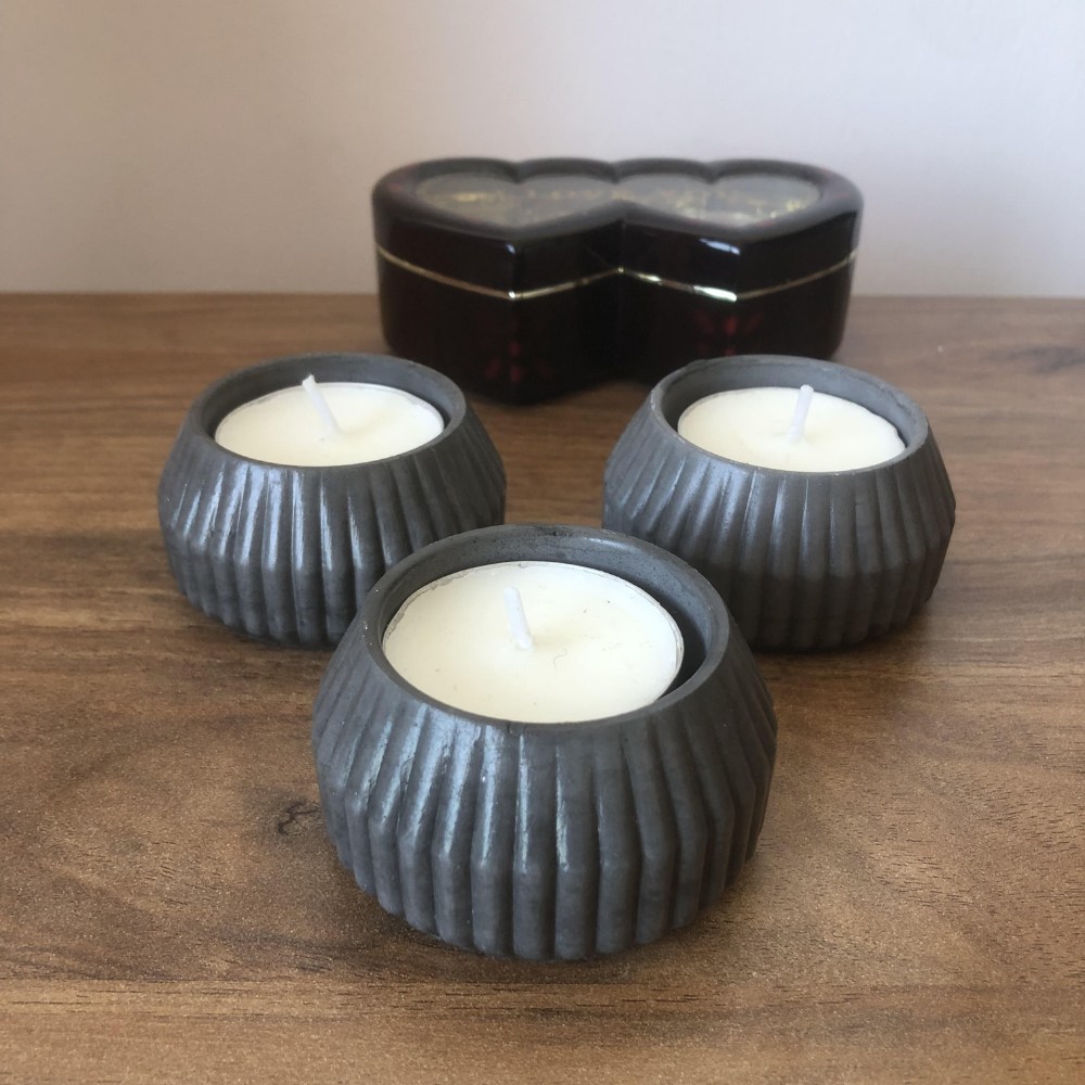 Duru Rölyefli El Yapımı Taş Tozu Mumluk Seti – Antrasit 3’lü (Mum Hediyeli) - Image 5